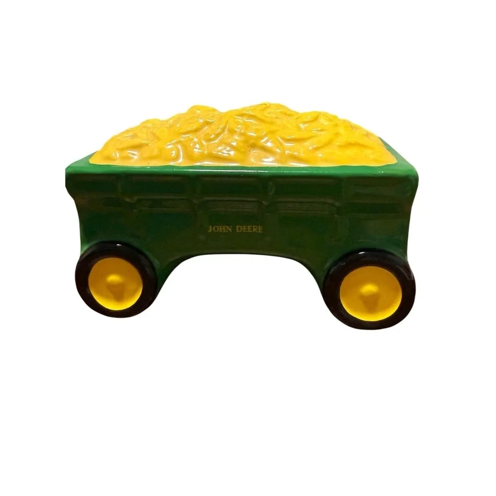 JOHN DEERE TRACTOR AND WAGON SALT AND PEPPER SHAKERS 1998